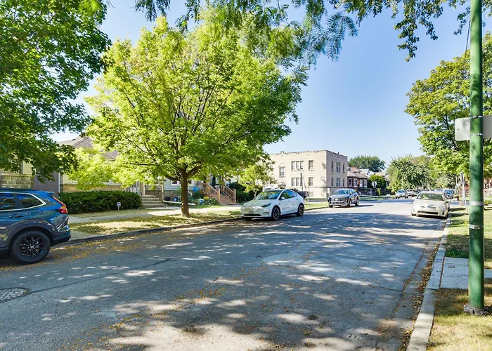 Logan Square Urban Oasis: 2 Mi To Local Hotspots!